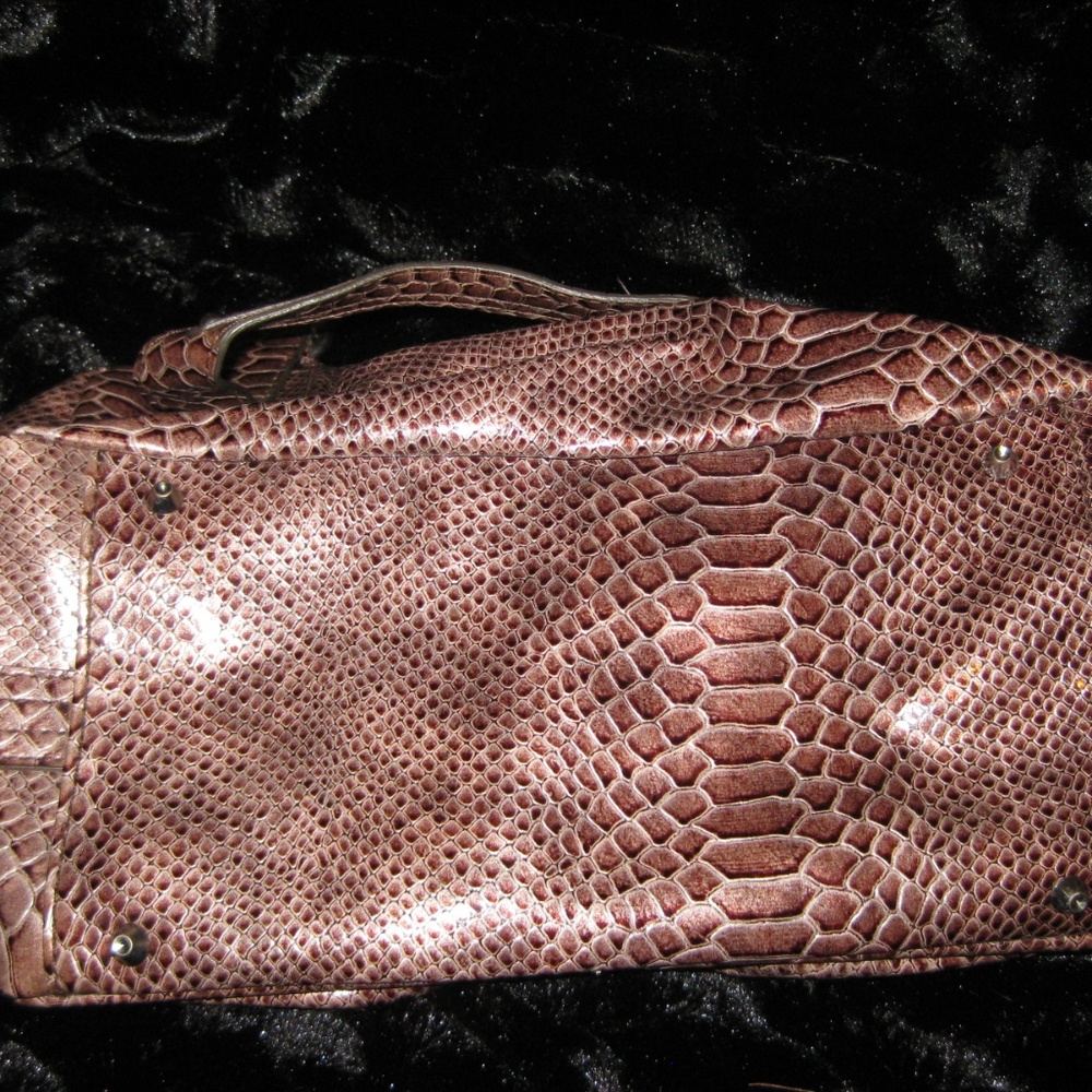 GUESS Purse - Picture 3 of 3